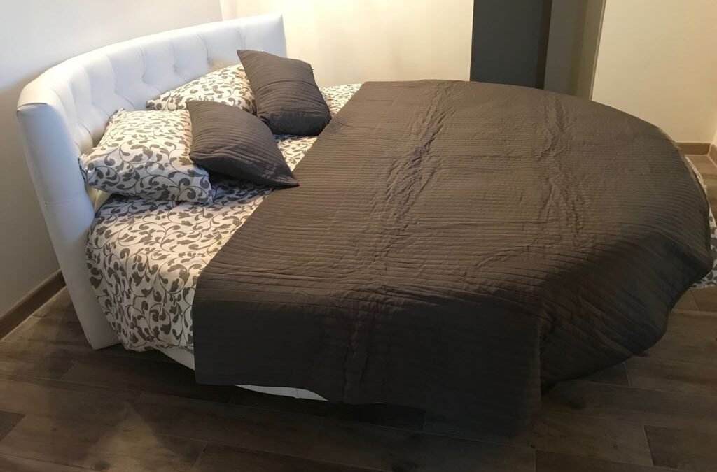 Arredamenti Cremona, mobili eleganti e letti rotondi