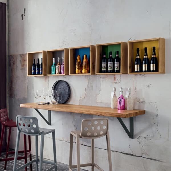Libreria a muro componibile colorata Zoe 623 con cubi in rovere e mensolone scortecciato.
