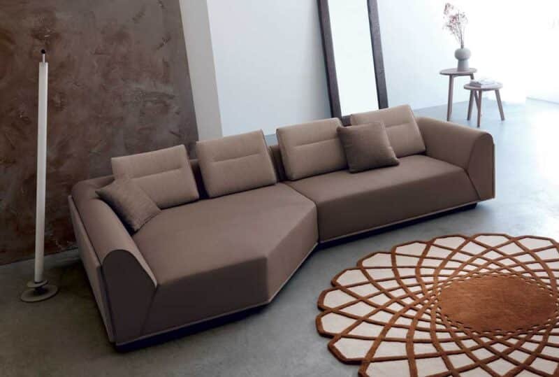 Riad - Divano Design Moderno in Tessuto o Ecopelle Premium