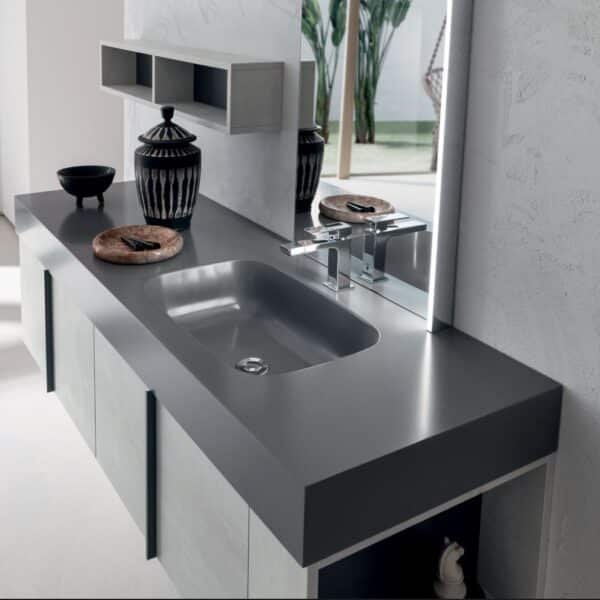 Compab B201 BD007 - Mobile bagno design L 156 cm, vista frontale con lavabo integrato e specchio retroilluminato. Arredo moderno.