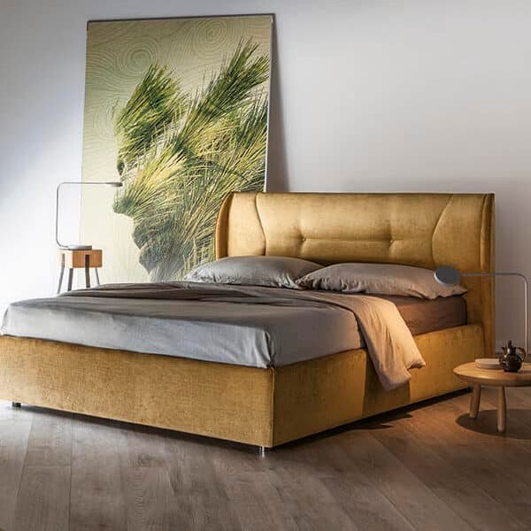 Letto Matrimoniale Demetra RigoSalotti: design moderno imbottito, vista frontale in camera da letto contemporanea.