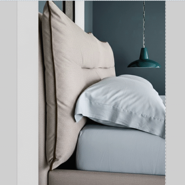 Letto Matrimoniale Imbottito Genesi Rigo Salotti - design moderno, vista frontale in camera da letto